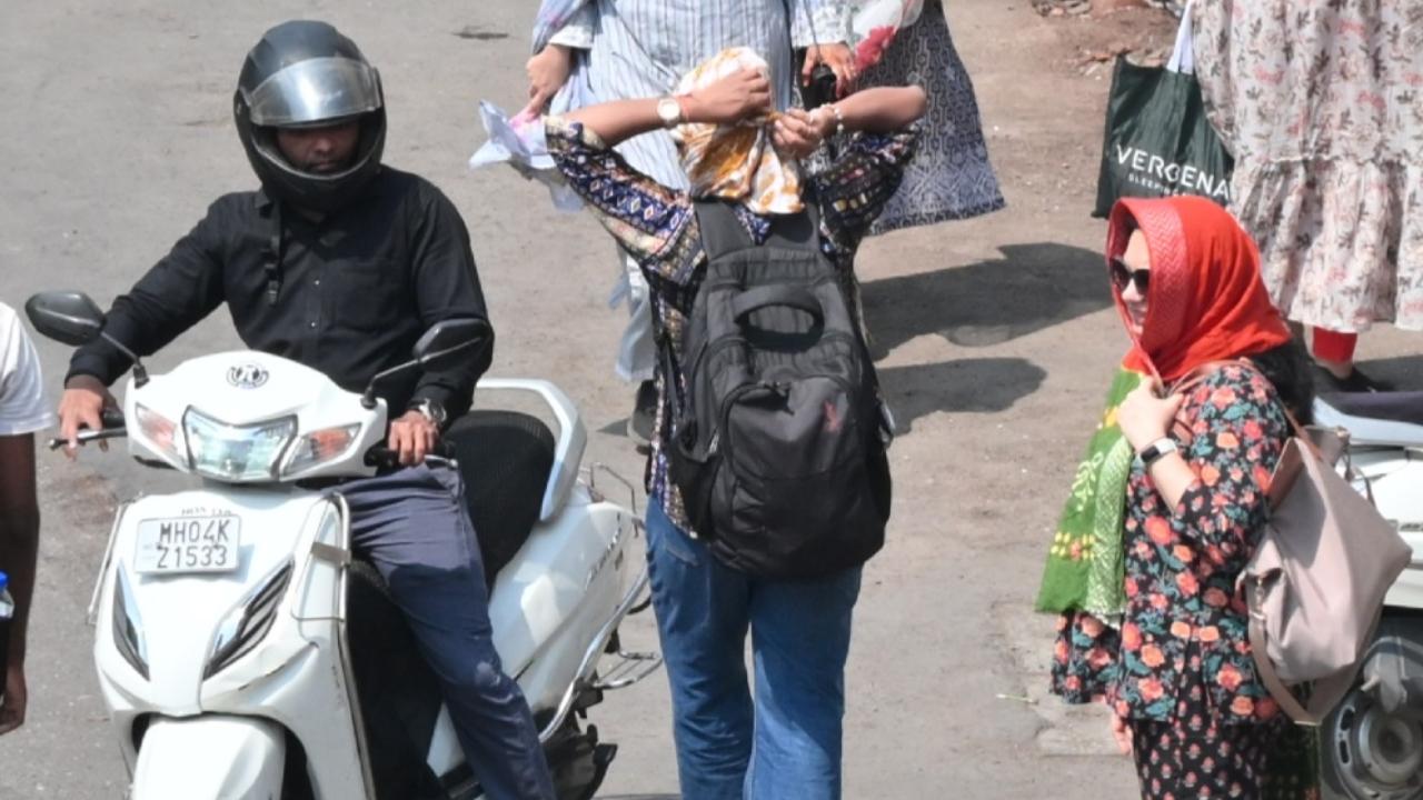 Mumbai experienced hot and humid weather on Saturday, with the maximum temperature reaching 33.7 degrees Celsius
