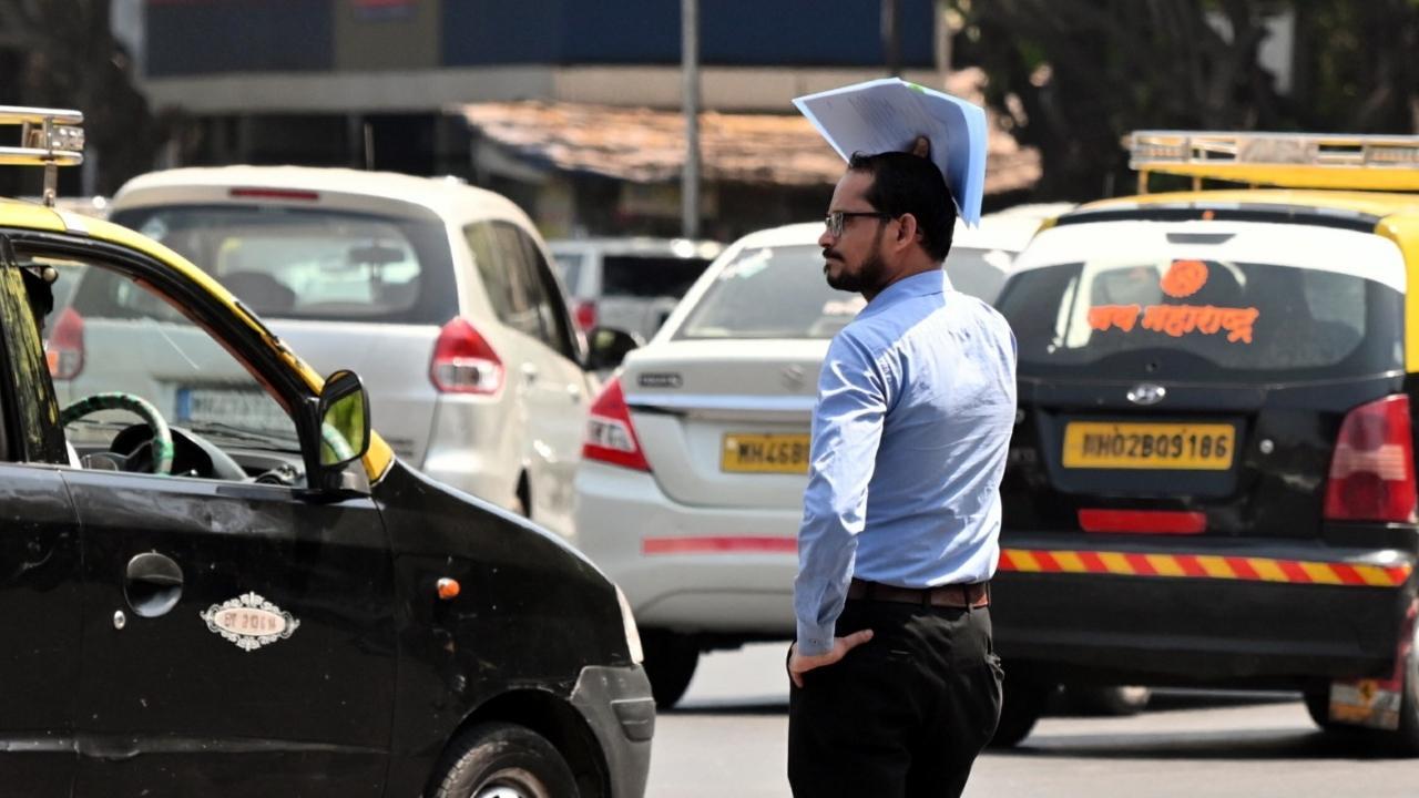 The city continued to experience soaring daytime temperatures on Monday. Pics/Satej Shinde