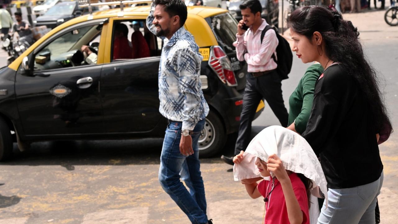 The IMD predicted that Mumbai is expected to experience a mainly clear sky on Monday, April 28