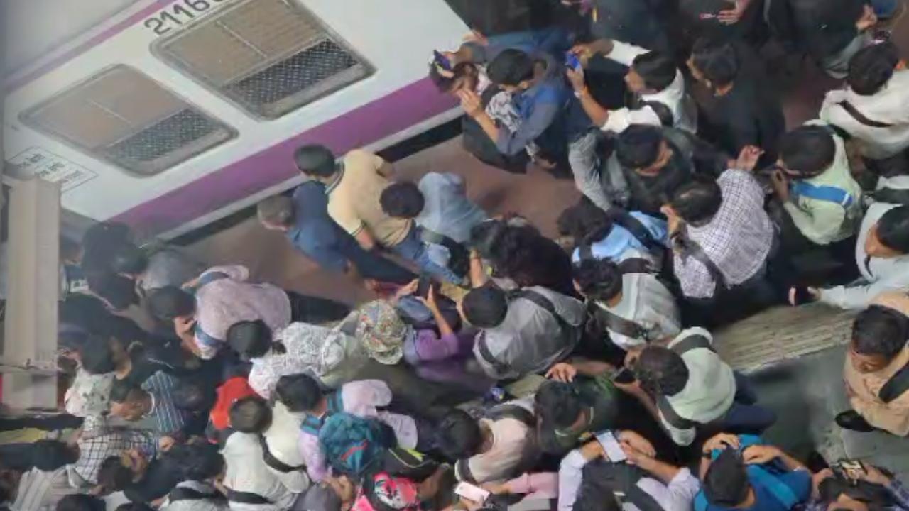 Mumbai local train services on Harbour line delayed due to technical snag