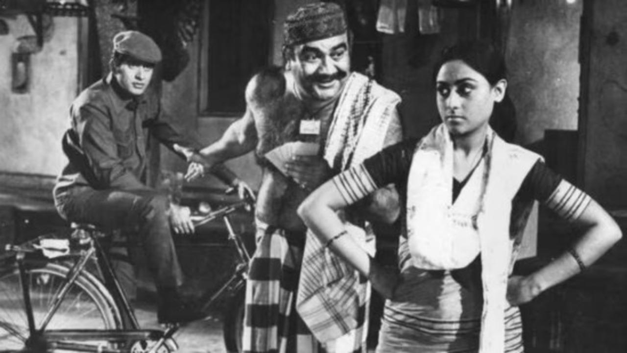 Shor (1972) 
Manoj Kumar not only played the lead role in the film but was also the writer, producer and director of this drama narrating the story of a father-son. It narrated the struggles of a father to get his son's voice back