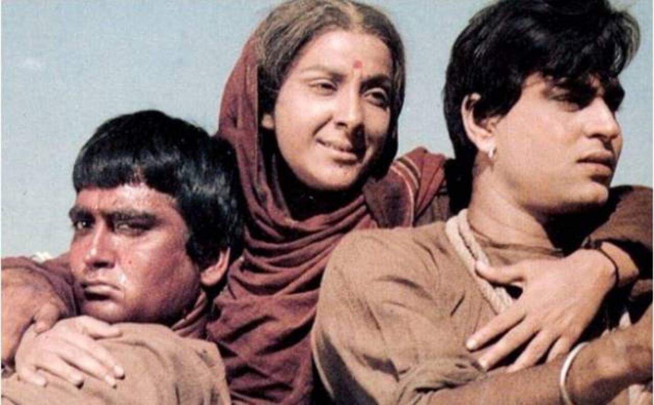 Nargis in Mother India
Nargis delivers a landmark performance as Radha, a resilient village woman who becomes the embodiment of strength, sacrifice, and moral integrity. Despite being only 26 years old at the time, Nargis convincingly portrays Radha across several decades—from a young bride to an aged matriarch—capturing the emotional and physical toll of her character’s journey