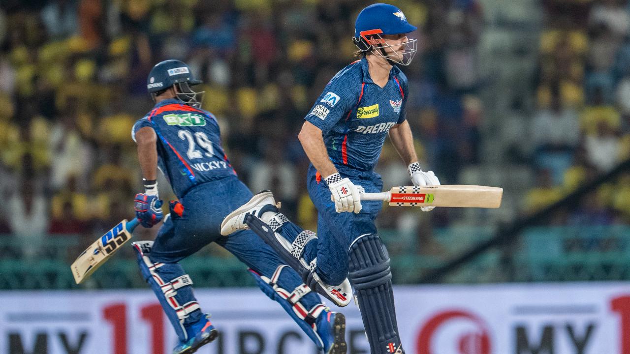 The Super Giants were put into bat first and endured a tricky start, losing two early wickets during the powerplay. CSK’s new-ball pair of Khaleel Ahmed and Anshul Kamboj bowled tight lines, each claiming a wicket in the first six overs to put the batting side under pressure. Their disciplined opening spells ensured that LSG couldn’t accelerate early on, finishing the powerplay at a modest run rate