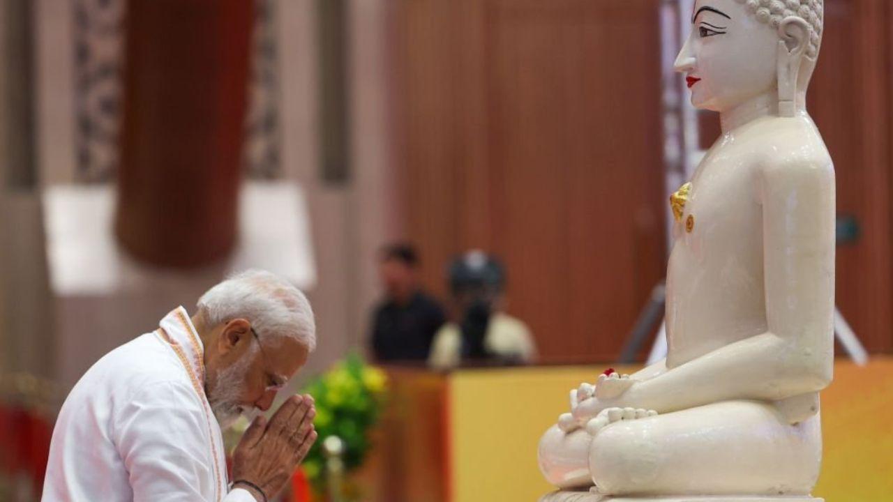 Bhagwan Mahavir's ideals give strength to countless people: PM Modi