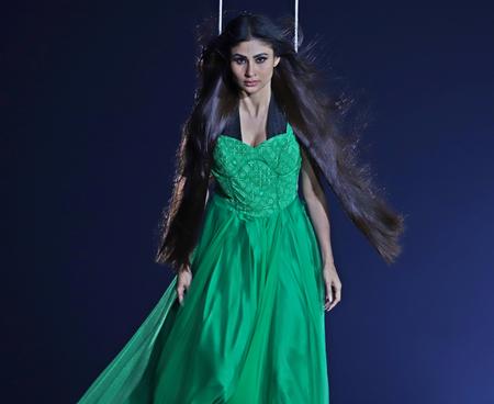 Mouni Roy performs her own stunts in upcoming horror-comedy 'The Bhootnii'