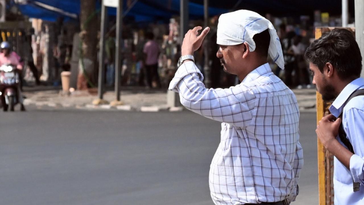 The India Meteorological Department (IMD) predicted that Mumbai was expected to experience a clear sky on Monday, April 21