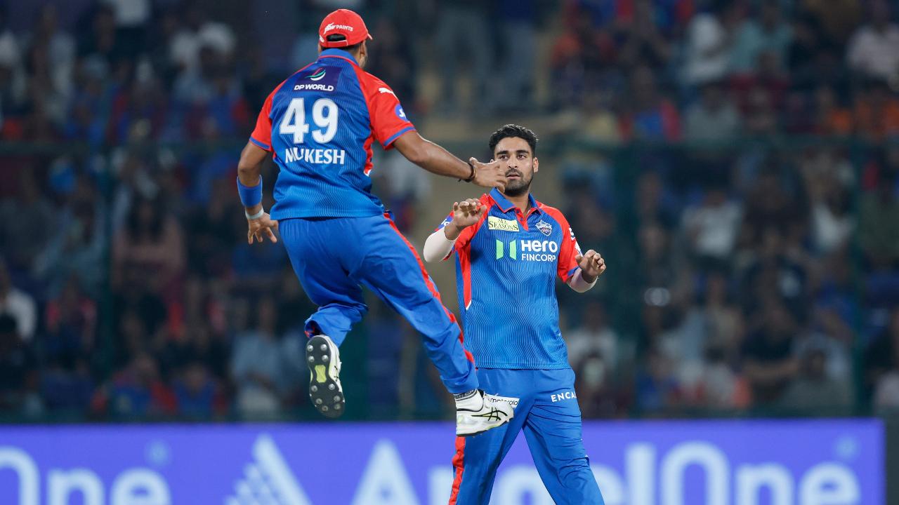 Nigam complemented him well, finishing with figures of 2 for 41, including key breakthroughs that disrupted KKR’s rhythm. Despite their efforts, Delhi found it challenging to contain the aggressive intent of the Kolkata batters for extended periods, as KKR managed to post a competitive total that would test the Capitals’ batting lineup in the second half of the match