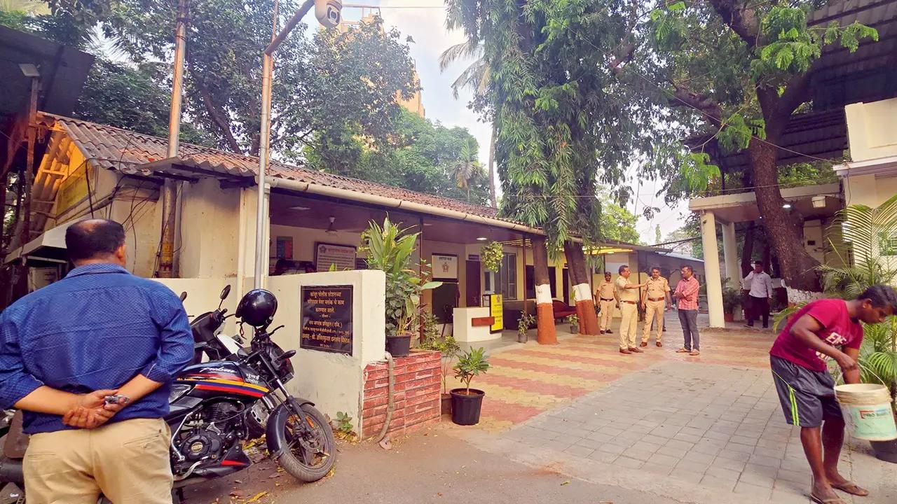 Mankhurd police station, located in an SRA building, suffers from poor sanitation, foul odours, and constant environmental stress. Officers in Mankhurd station have to navigate disputes with the housing society and even faced lift access being cut off temporarily. Govandi police station’s current structure is decaying, and a new building is being planned on the site of a nearby defunct BEST depot. Kanjurmarg police station, set up in 1987 inside an old asbestos school building, still lacks a secure compound wall, making it risky for officers handling detainees. (Pic/Diwakar Sharma)