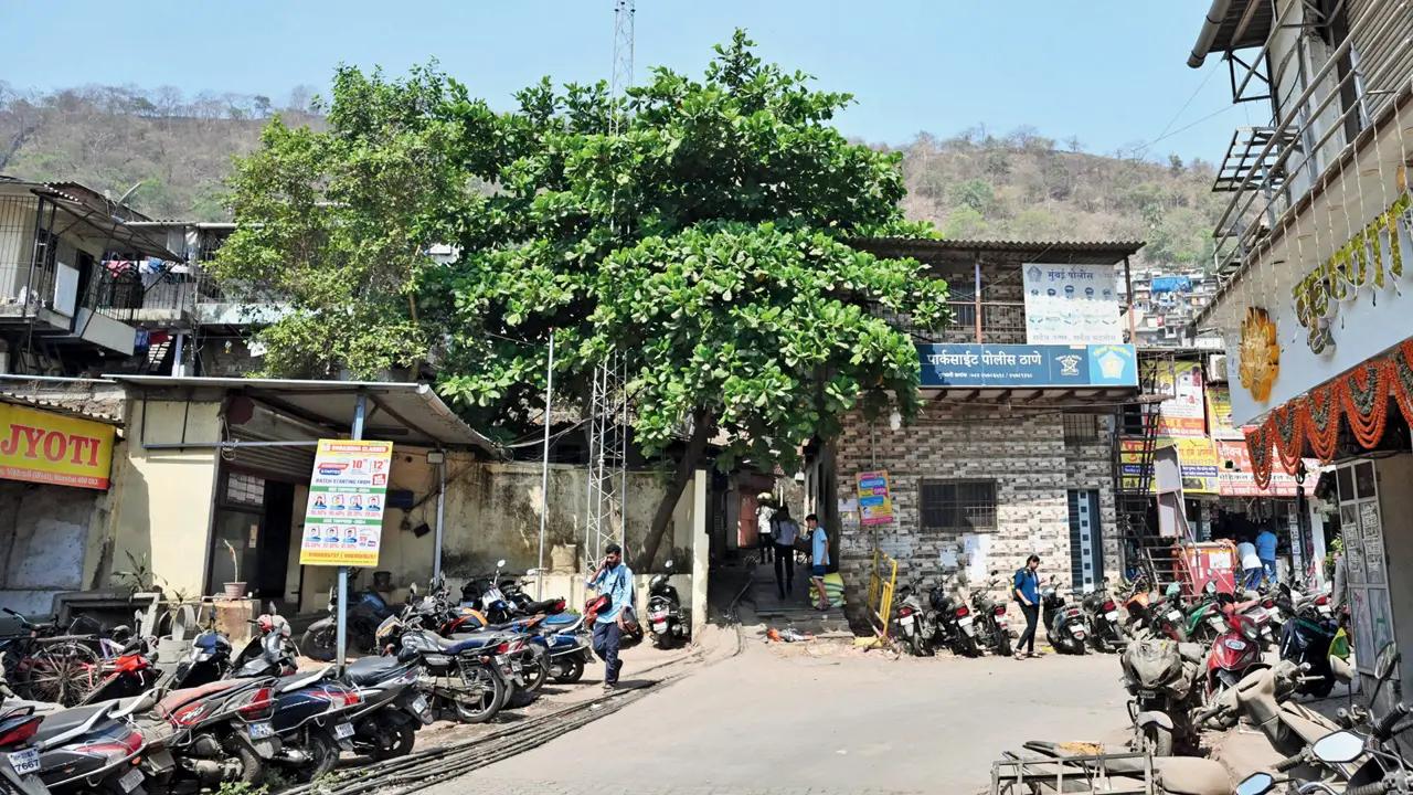 The move will resolve long-standing issues like lack of water, basic amenities, and unsuitable building design. Marine Drive police station is being relocated from a colonial-era barracks to a smaller building nearby, causing dissatisfaction among staff. (Pics/Nimesh Dave)