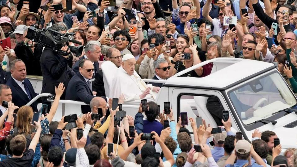 On April 20 in 2025, he made his last public appearance blessing thousands on the occasion of Easter, giving many hope of his recovery. Unfortunately, he passed away on Easter Monday, leaving millions mourning