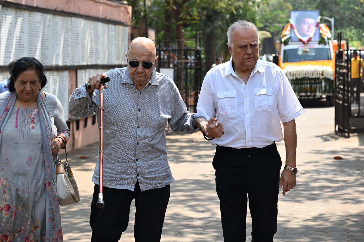Prem Chopra at Manoj Kumar's last rites