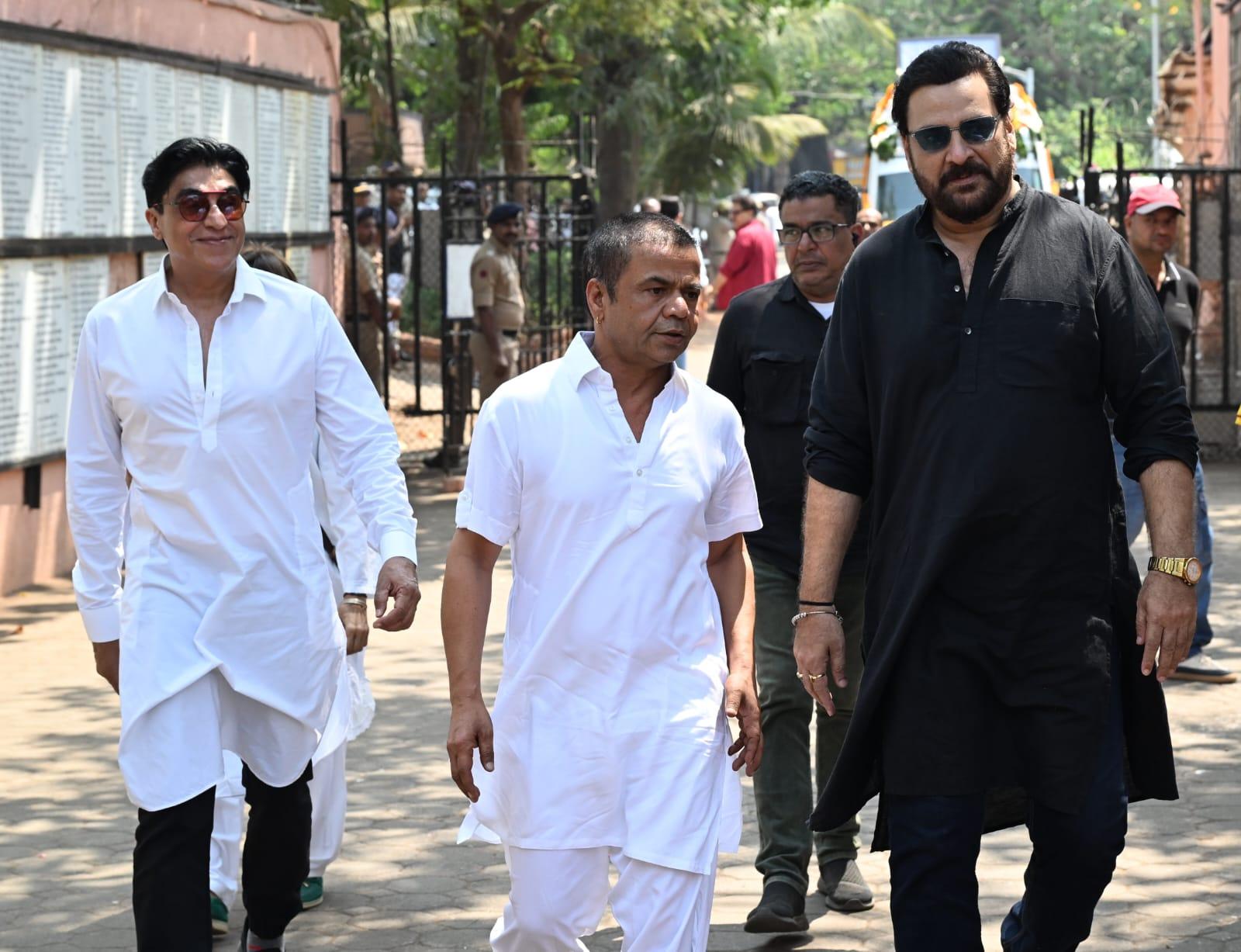 Rajpal Yadav at the funeral