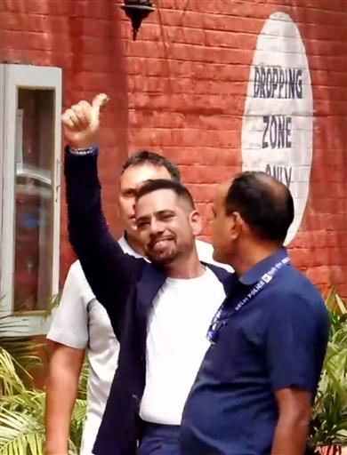 He expressed his intent to cooperate fully with the authorities, stating, “I will cooperate with them like I have in the past.” Vadra was first summoned on 8 April but requested a fresh date to appear before the agency.