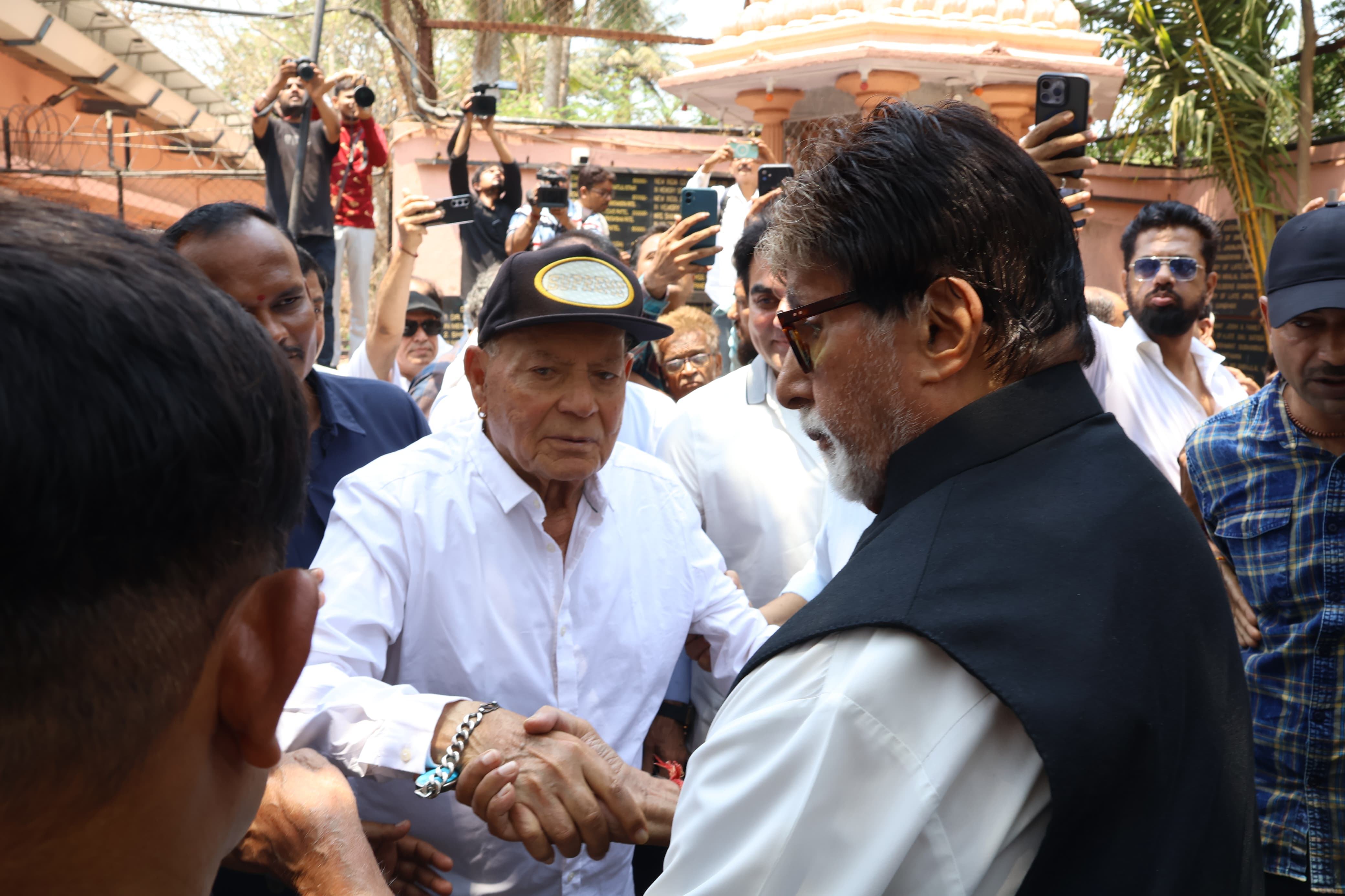 Salim Khan and Amitabh Bachchan greet each other