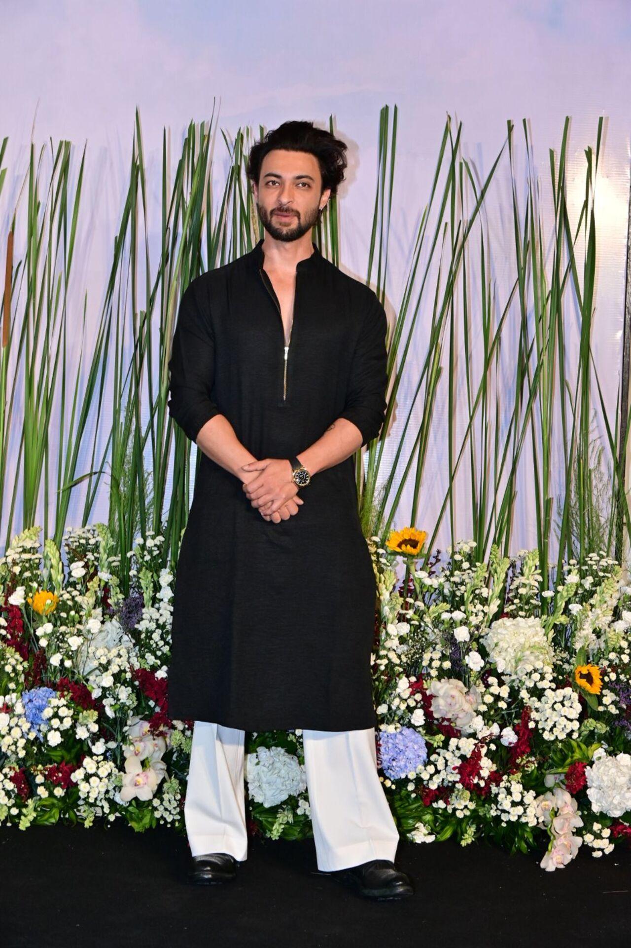 Aayush Sharma looked sharp in a black kurta for the party hosted by his wife Arpita and brother-in-law Salman Khan