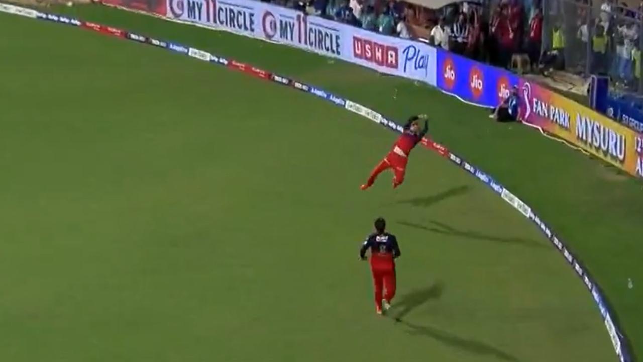 Phil's 'salty' catch spoils Mumbai's victory taste
Requiring 19 runs off five balls, Deepak Chahar pulled it into the leg side, but Salt made a stunning effort to dismiss him. Phil then passed it to Tim David as he misbalanced near the boundary line in an attempt to save the runs
