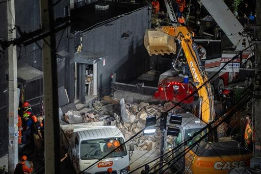 Nelsy M. Cruz Martinez, the governor of Monte Cristi province, was also present during the incident and was reported injured. Several members of the Dominican Congress are believed to have been inside the club when the roof gave way, and multiple lawmakers visited the scene.