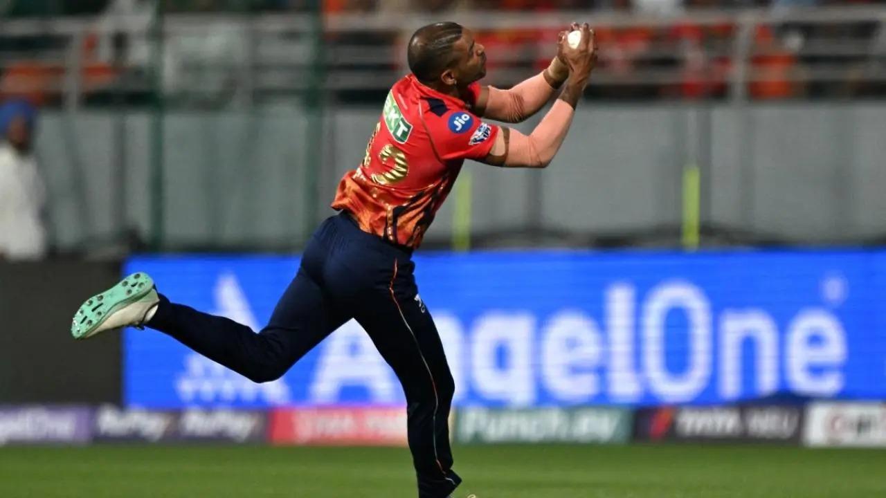 Coming second is former cricketer Shikhar Dhawan. The stylish left-hander has 6,769 runs in 222 IPL matches. Dhawan has represented five franchises: Mumbai Indians (MI), Deccan Chargers (DCH), Sunrisers Hyderabad (SRH), Delhi Capitals (DC) and Punjab Kings (PBKS)
(Pic: File Pic)