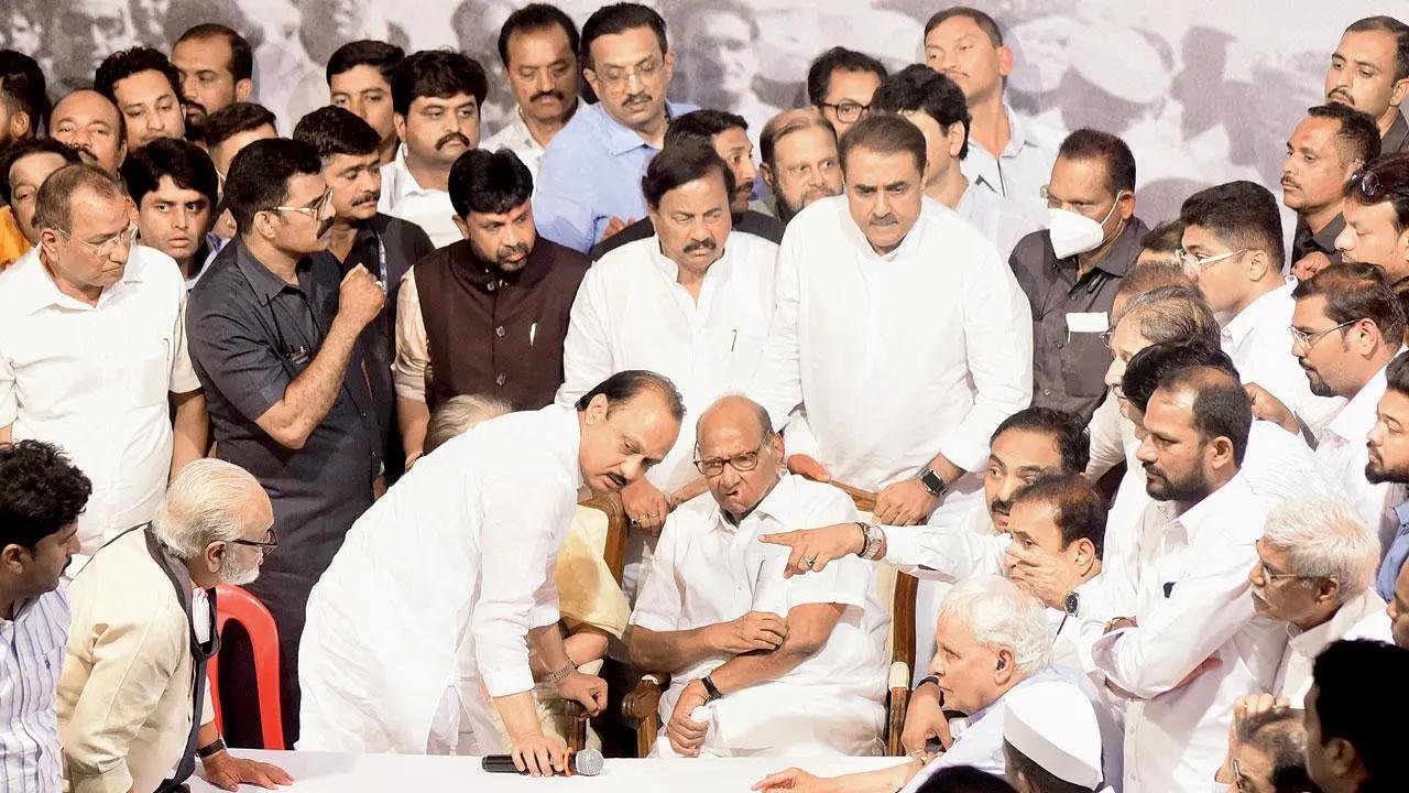 Sharad Pawar and Ajit Pawar share dais at Satara event during Rayat meeting