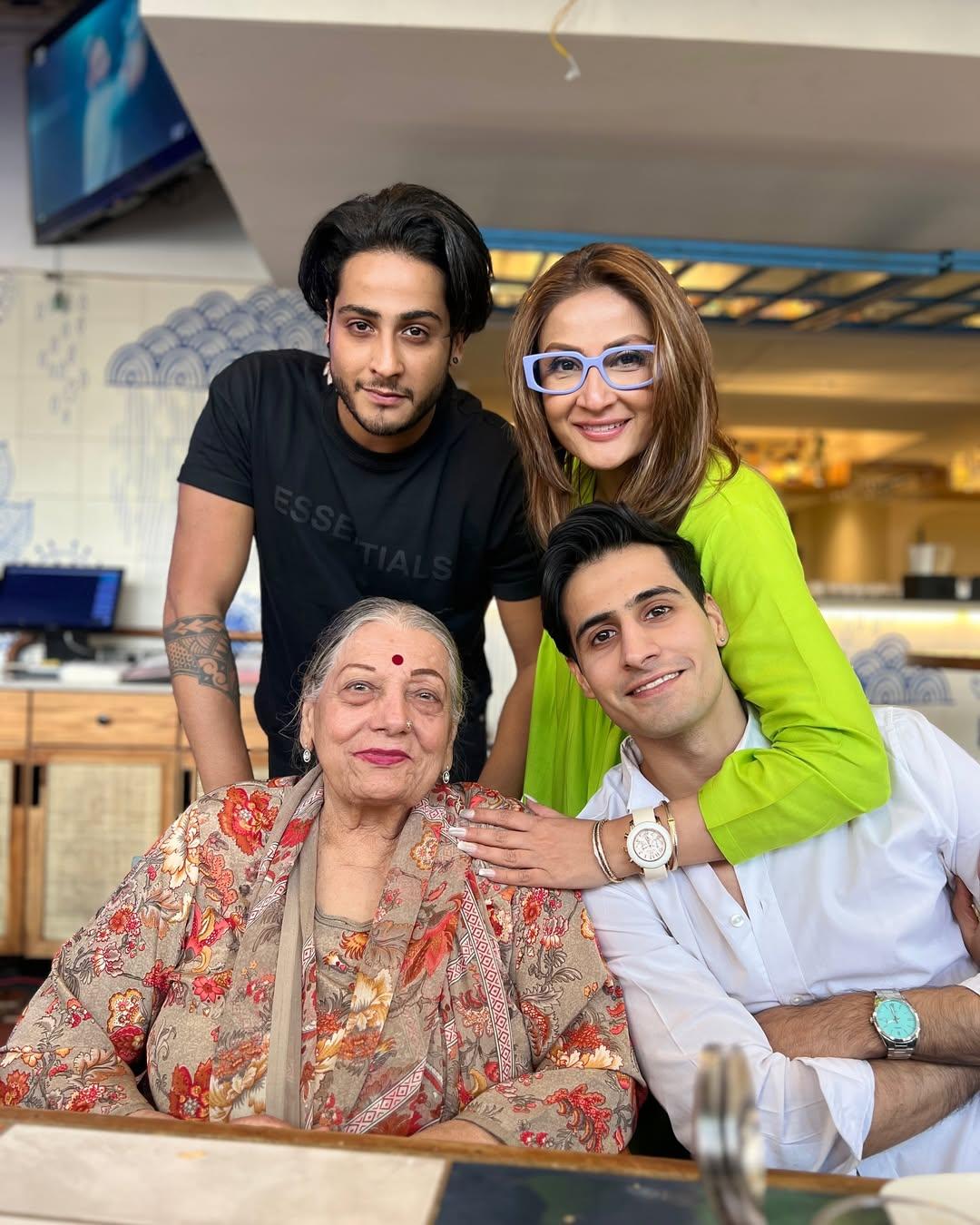 Urvashi Dholakia, famous for portraying Komolika in Kasautii Zindagii Kay, was married at a young age but got divorced soon after. She has twin sons, whom she raised as a single mother. Urvashi is a doting mom to her twin boys, Kshitij and Sagar, and she often shares cool videos with them on Instagram