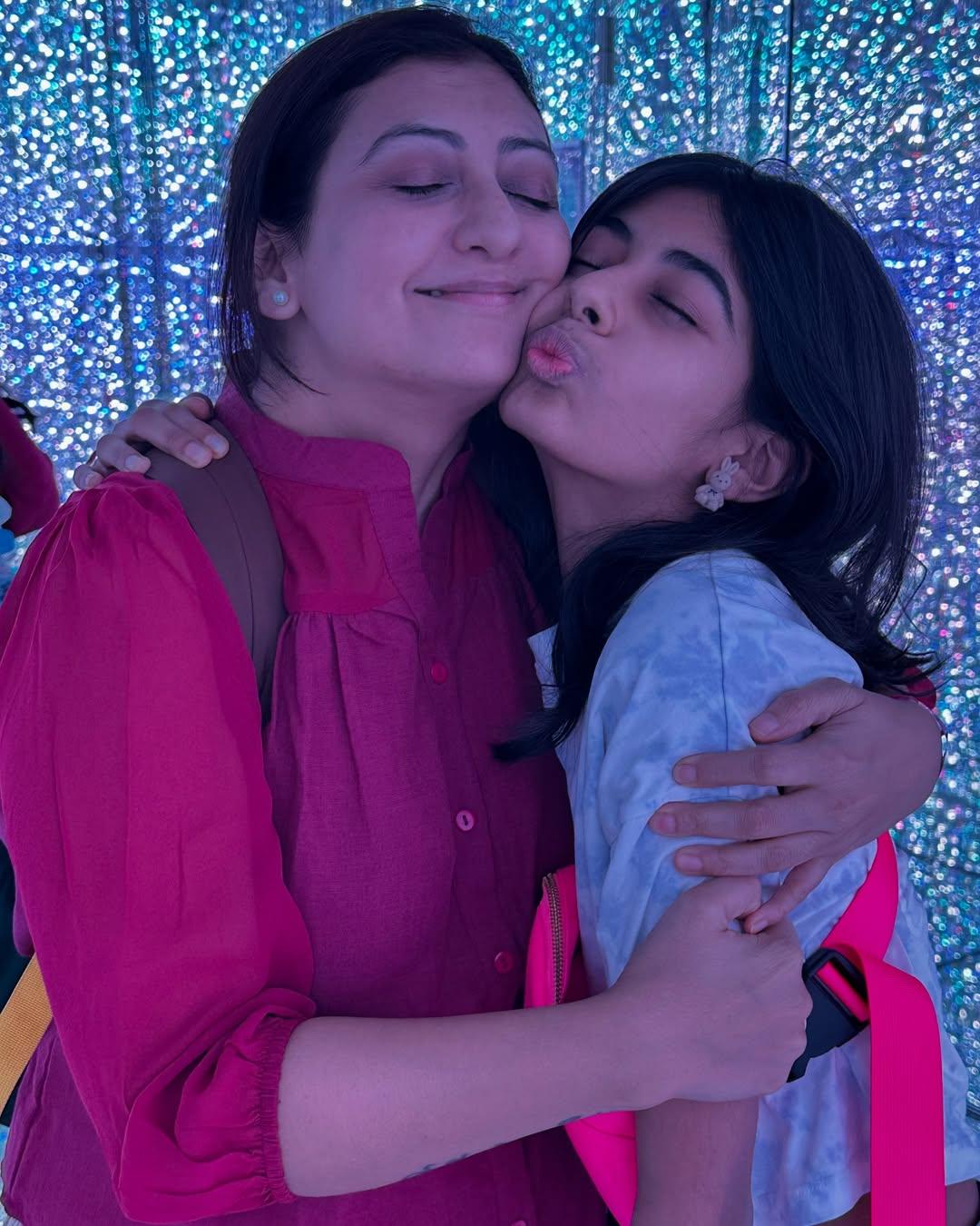 After parting ways with actor Sachin Shroff due to compatibility issues, Juhi Parmar took the responsibility of her daughter Samaira. She has been open about her struggles and triumphs as a single mom and continues to be a successful actress and businesswoman