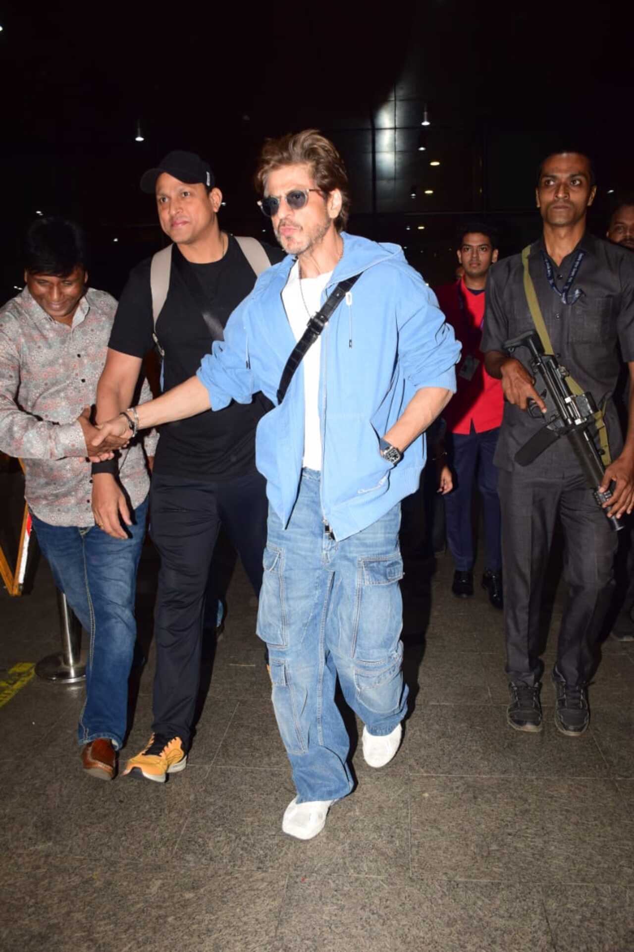 Shah Rukh Khan was seen arriving at Mumbai airport surrounded by a tight security. A flurry of people arrived at the departure spot when they got to know King Khan was due for an appearance