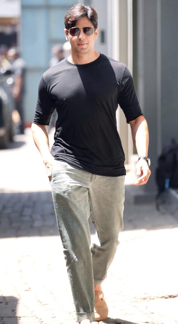 Dad-to-be Sidharth Malhotra was spotted as he visited GM Studio in Andheri
