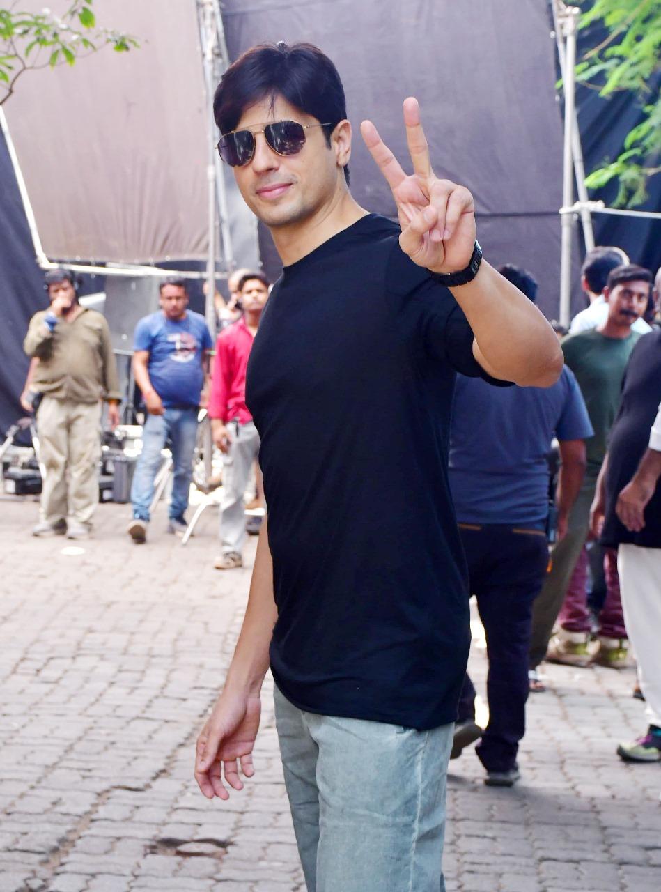 Sidharth was all smiles as he stopped and posed for the media
