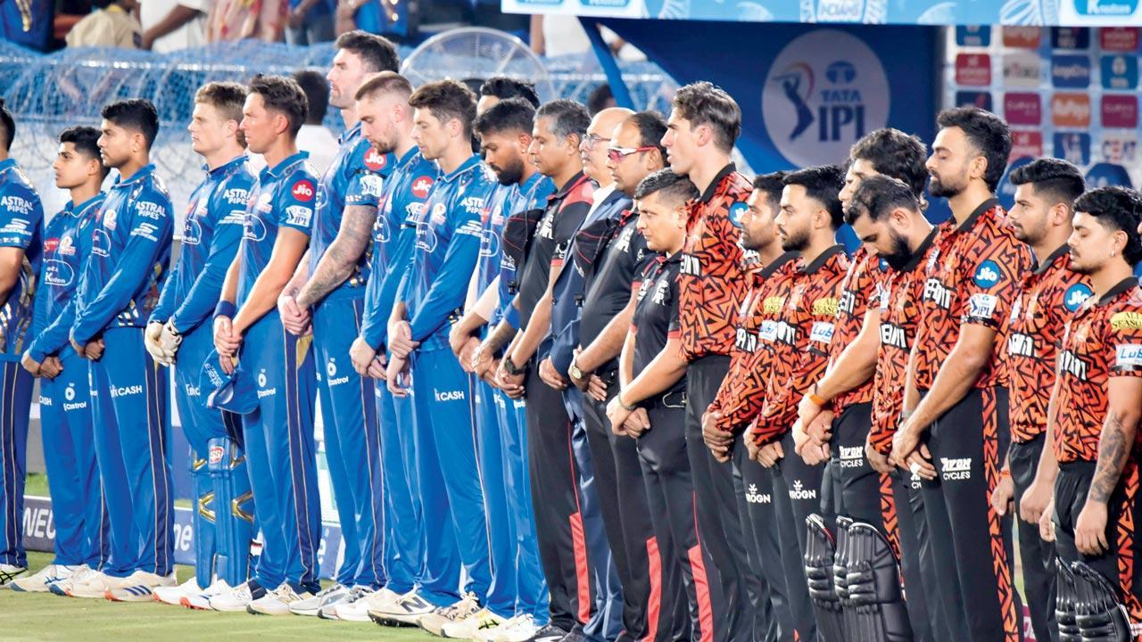 IPL pays tribute to Kashmir attack victims during SRH-MI match