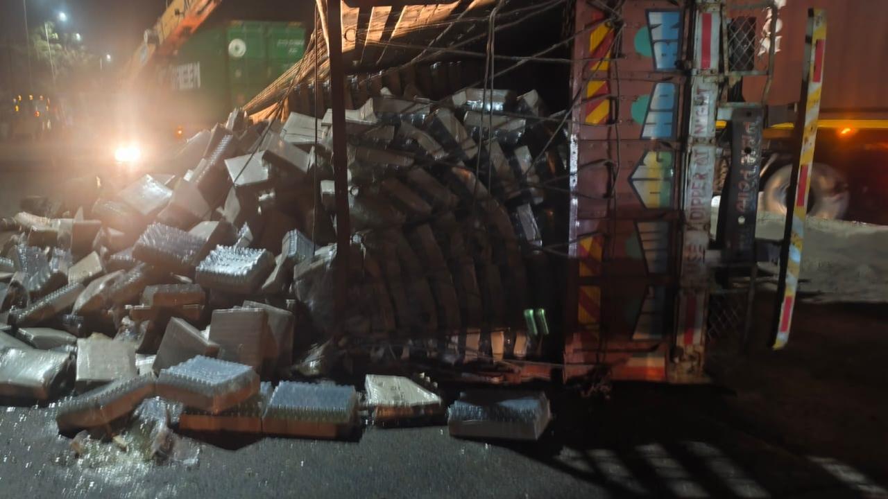 The BEST bus was traveling from Mira Road to Mulund Depot when the accident took place