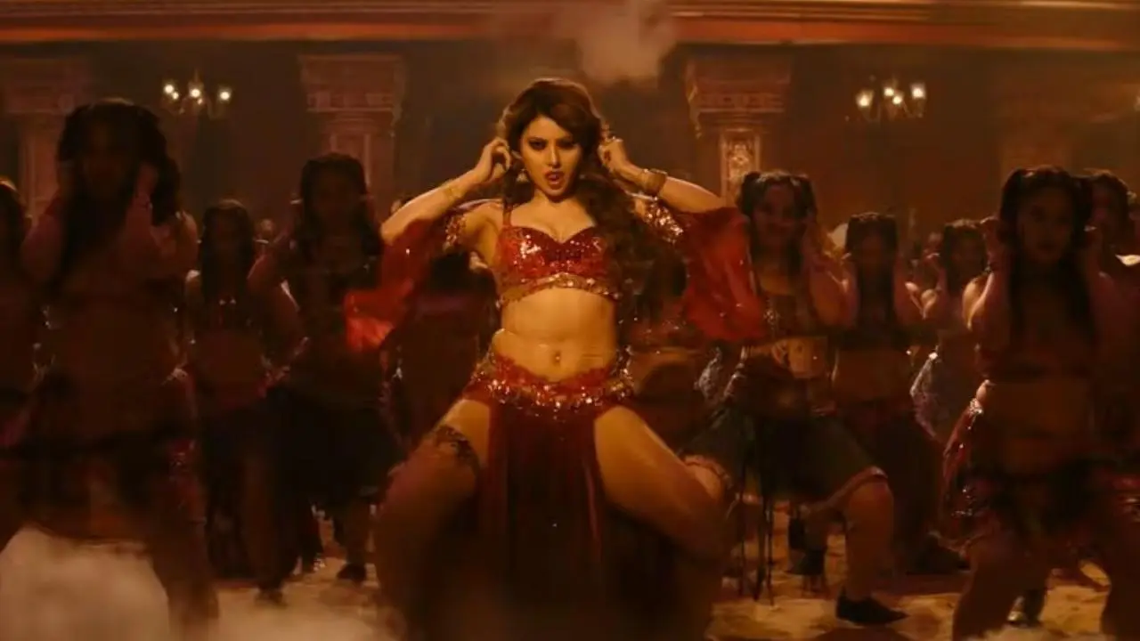 Urvashi Rautela sizzles with her dance moves in Touch Kiya from Jaat