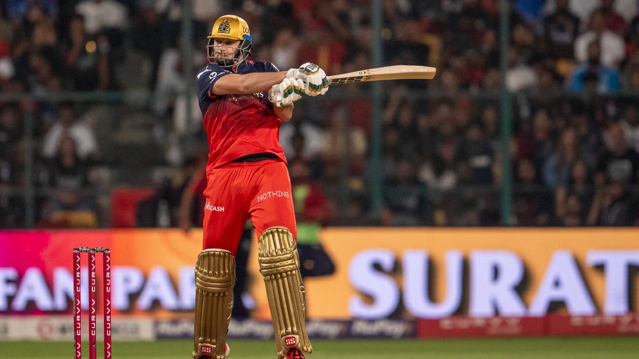 At the end of the powerplay, RCB found themselves reeling at 26/3. Yuzvendra Chahal (2/11), returning to his former home ground, left his mark by trapping Jitesh Sharma. While Rajat Patidar tried to stabilize the innings with a few classy strokes, including a majestic pick-up six off Bartlett over mid-wicket, his promising stay ended at 23 when he holed out to the same bowler at deep cover