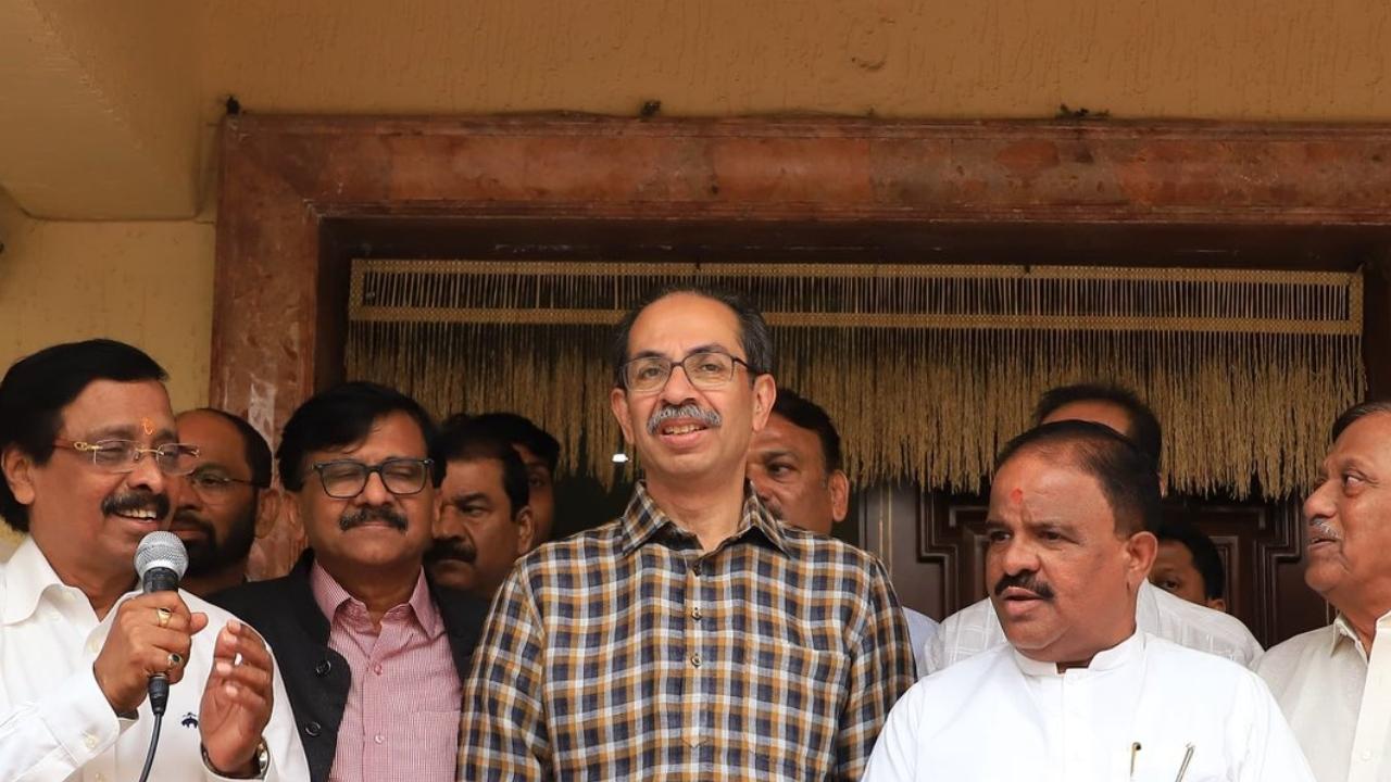 The event was attended by prominent Shiv Sena leaders including Member of Parliament Sanjay Raut, Shiv Sena Secretary Vinayak Raut, MP Arvind Sawant, along with other party officials and Shiv Sena workers