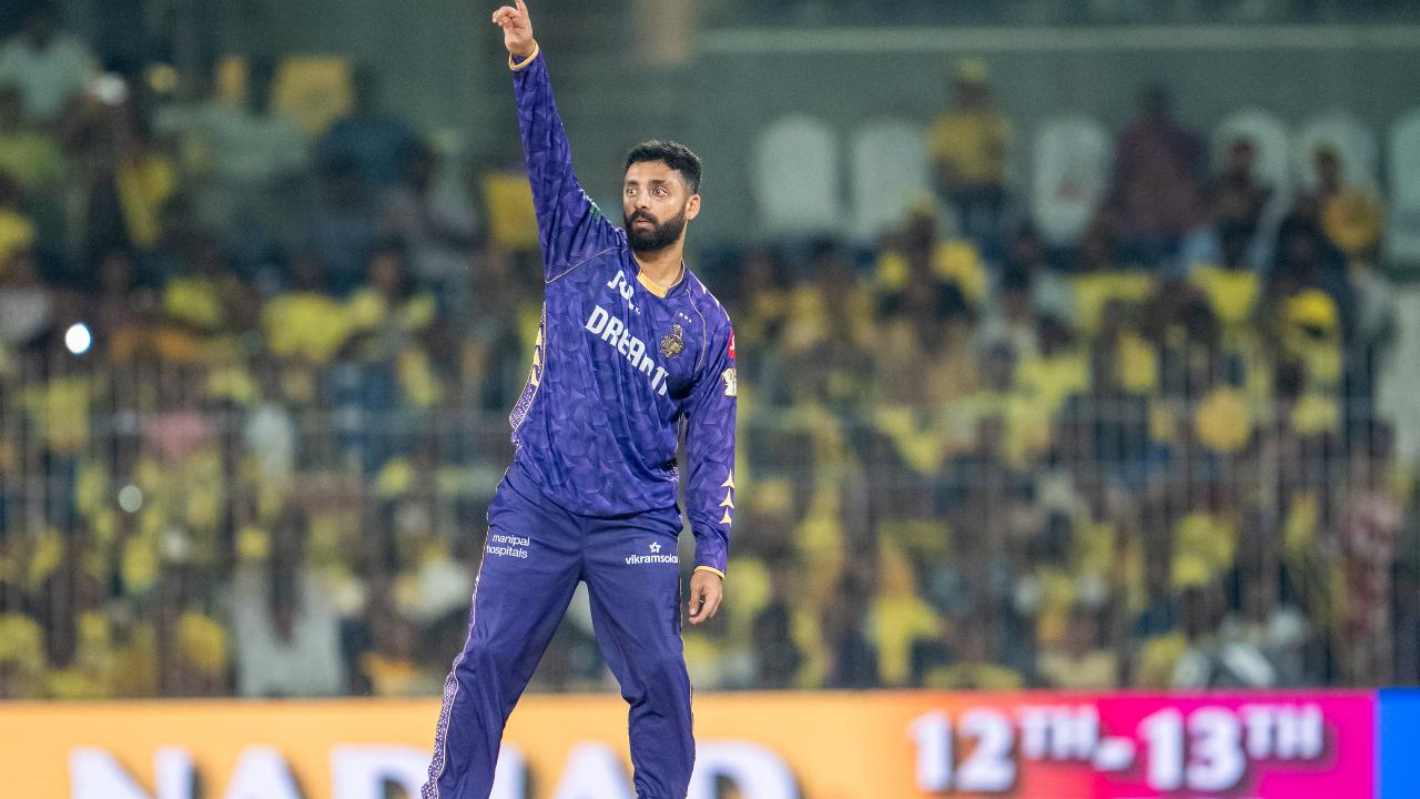 In a puzzling move, Ravichandran Ashwin was promoted ahead of seasoned finishers like Ravindra Jadeja and MS Dhoni, but failed to make an impact. Impact Player Deepak Hooda walked in and was dismissed for a golden duck.