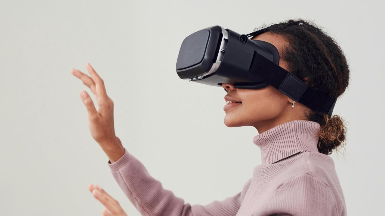 VR, AR tech may help people manage everyday stress: Study