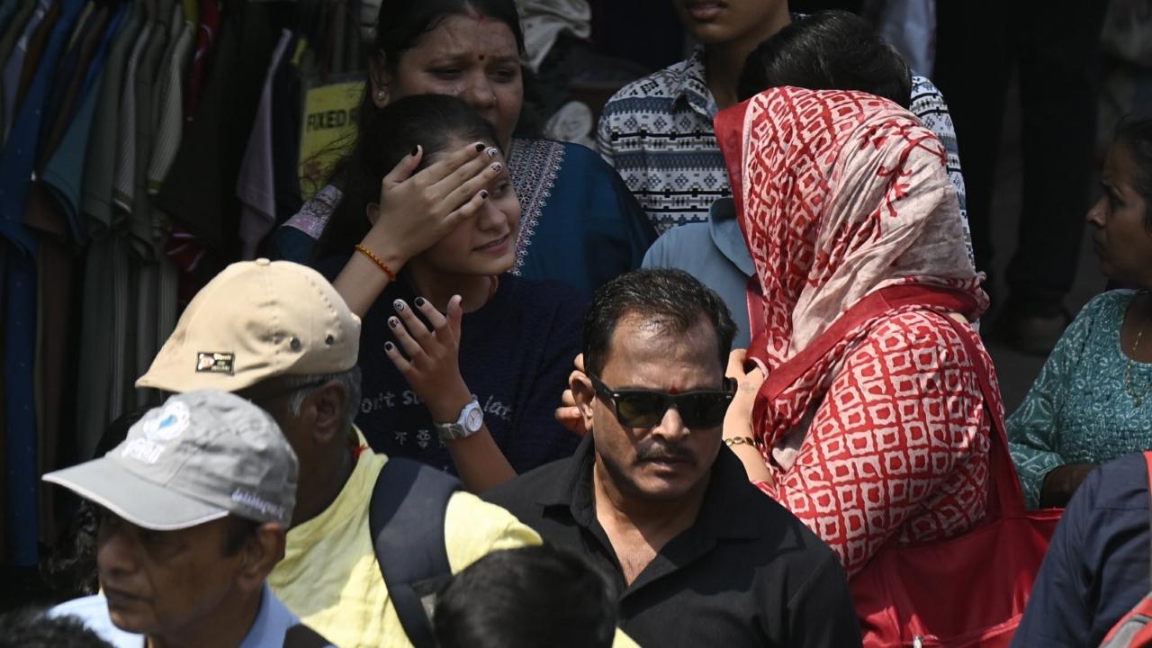 The Santacruz observatory in suburban Mumbai recorded a maximum temperature of 34.3 degrees Celsius and a minimum temperature of 26.4 degrees Celsius on April 26 morning