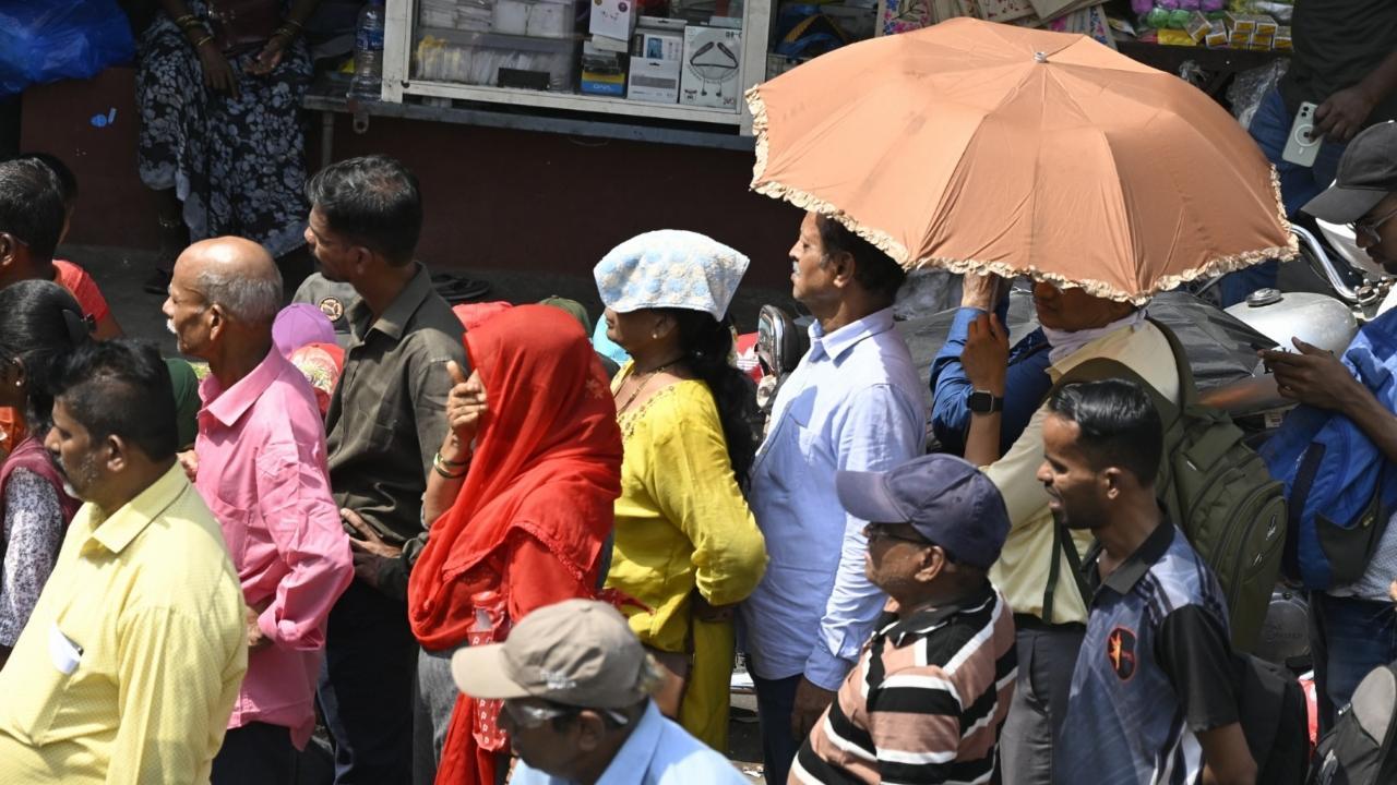 IN PHOTOS: Mumbaikars keep moving through sun-soaked streets