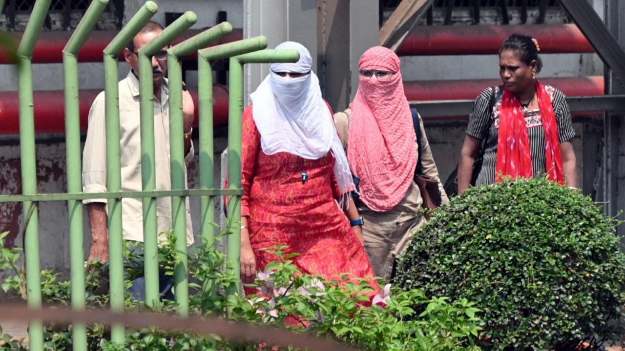 IN PHOTOS: Mumbaikars witness sunny afternoon as city faces soaring temperatures