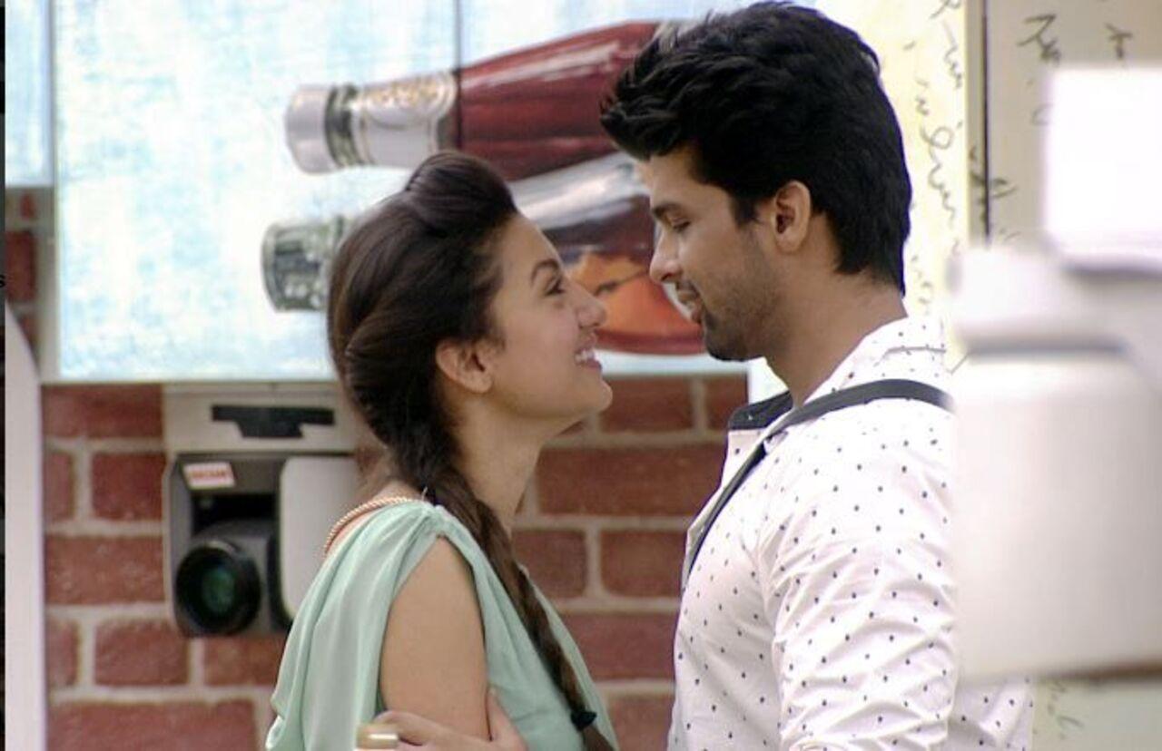 <p><strong>Gauahar Khan and Kushal Tandon</strong></p>
<p>Gauahar Khan and Kushal Tandon were a hit pair of Bigg Boss 7. They even featured in music videos together before breaking up just a few months after the show. Kushal publicly confirmed the breakup, whereas Gauahar remained silent.</p>