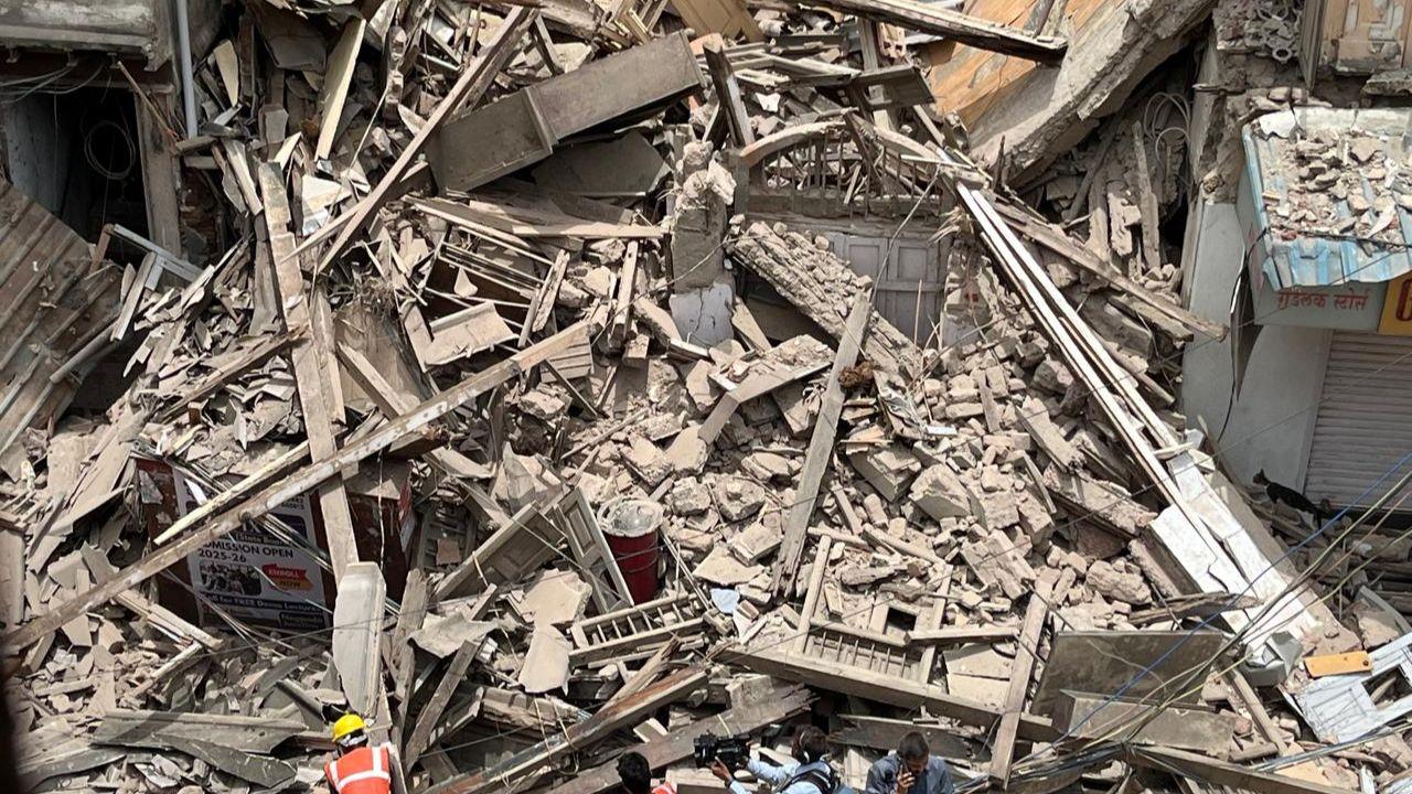 Emergency response teams, including personnel from the Mumbai Fire Brigade, Mumbai Police, MHADA, and BMC ward staff, along with an 108 ambulance, were quickly mobilised to the site.