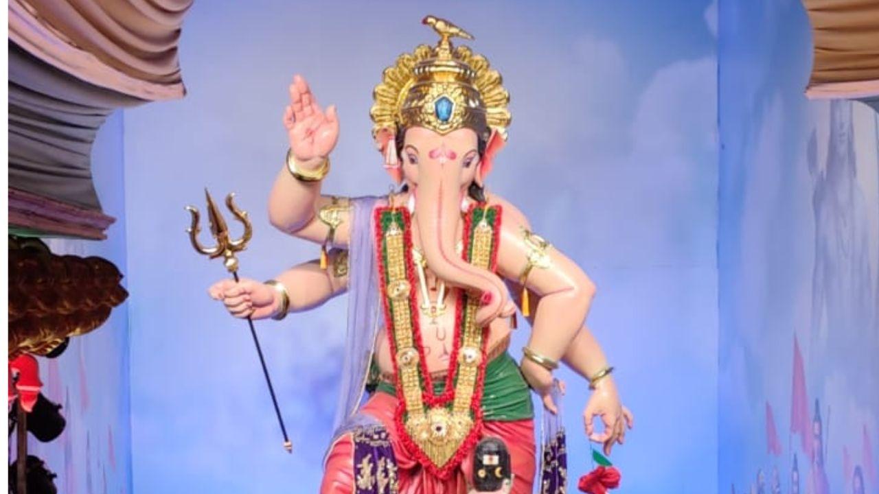 Located in Ganesh Galli, Lalbaug, the Lalbaug Sarvajanik Utsav Mandal, famously known as Mumbaicha Raja, was established in 1928, making it one of the oldest and most iconic Ganesh pandals in Mumbai.