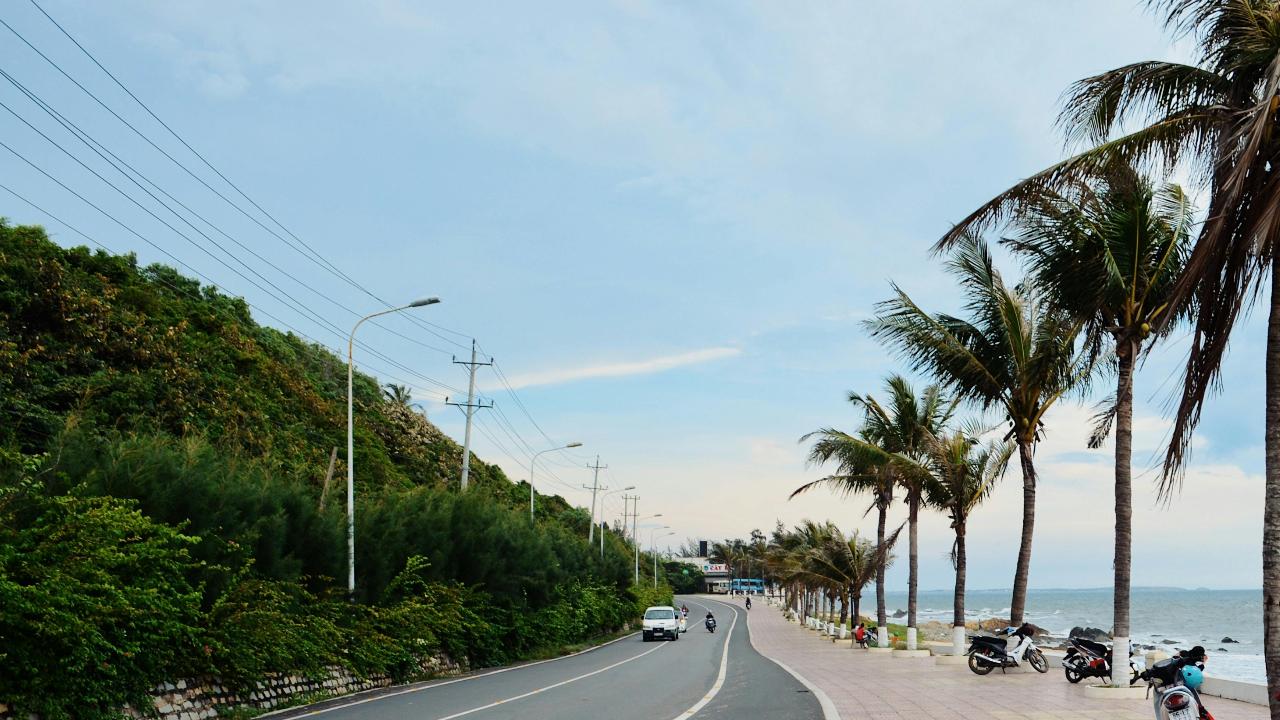 Puducherry
Head to Puducherry for a 3-day exploration of picturesque cafes and beaches, colonial architecture and Indo-French cuisine. This quaint, coastal destination is perfect to spend the long weekend