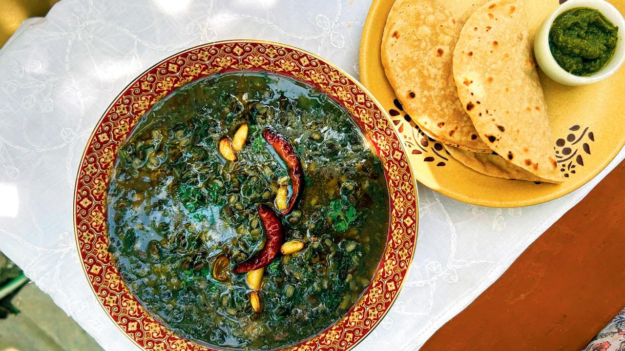 Sagpaita Dal and Roti