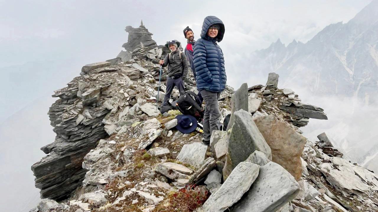 The team of WR motormen at various stages of their expedition across Uttarakhand’s Garhwal Himalayas. Pics/Special Arrangement