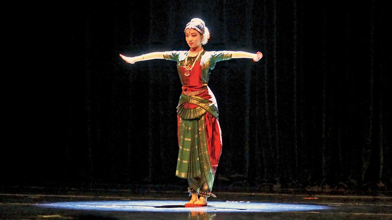 Barreras de ruptura: el hito de los adolescentes chinos con el debut de Bharatanatyam