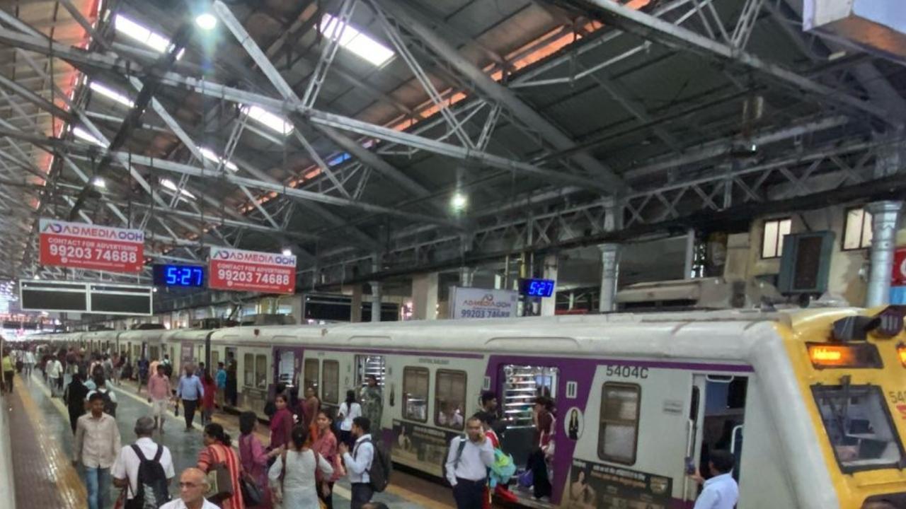 Officials reported that the Mithi River's water level reached 3.6 metres, which is about 1 metre above the danger mark