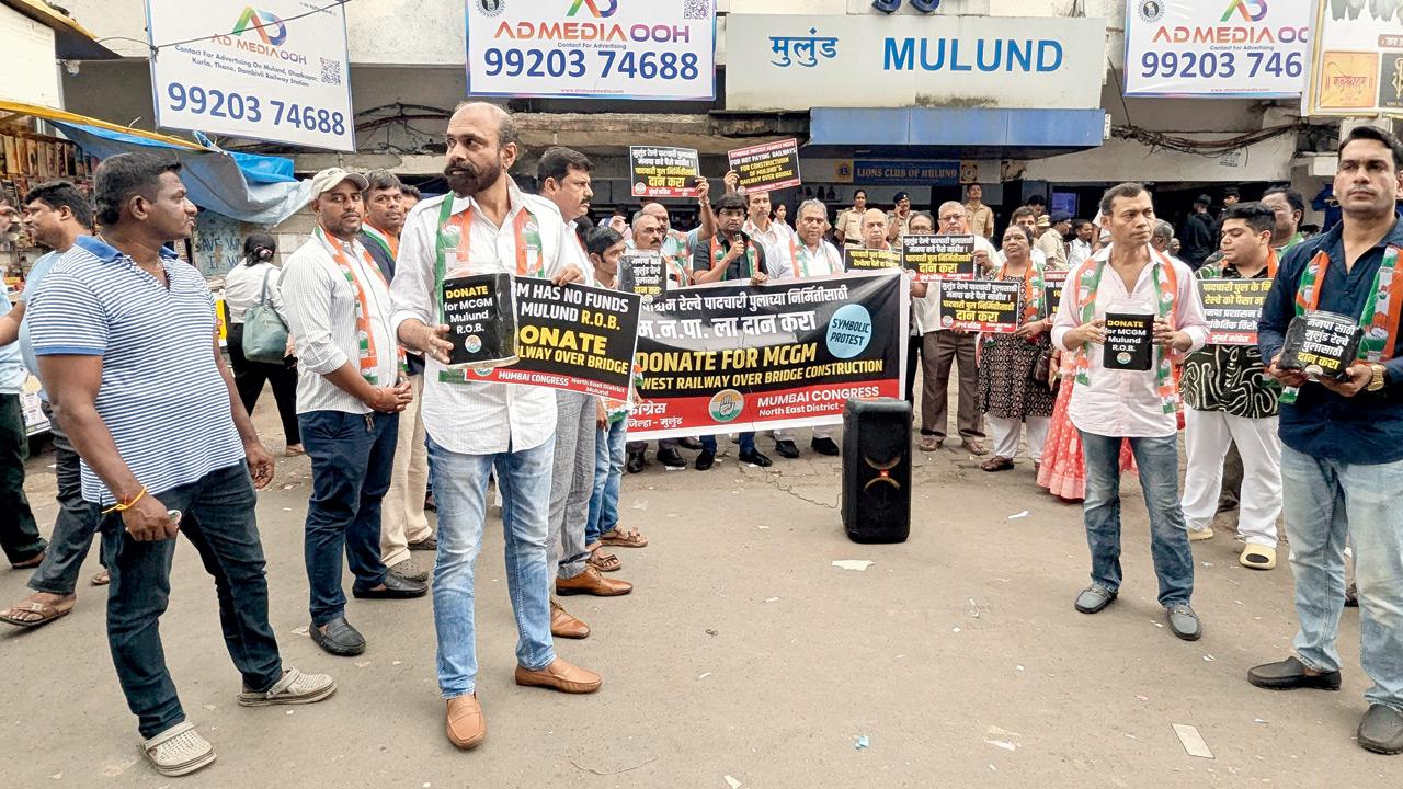 Cong organises ‘donation drive’ protest over delay in Mulund East-West bridge