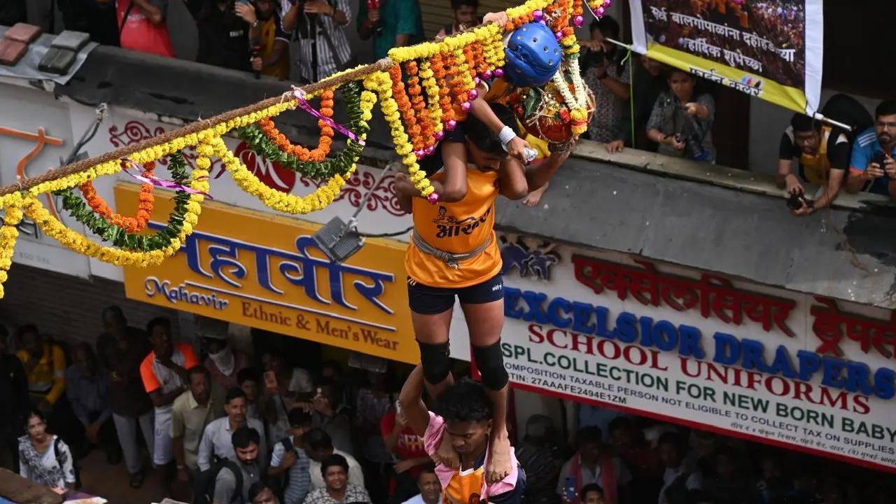 Known for its high-energy celebrations and competitive spirit, the city celebrates this festival with grand decorations, traditional rituals, and especially the thrilling Dahi Handi competitions