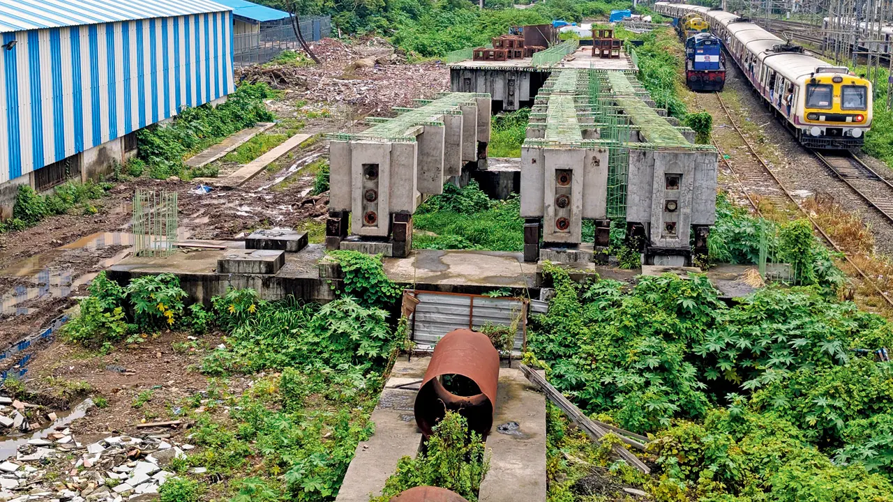Mumbai | Kurla-CSMT railway lines: Ten years, yet no work done