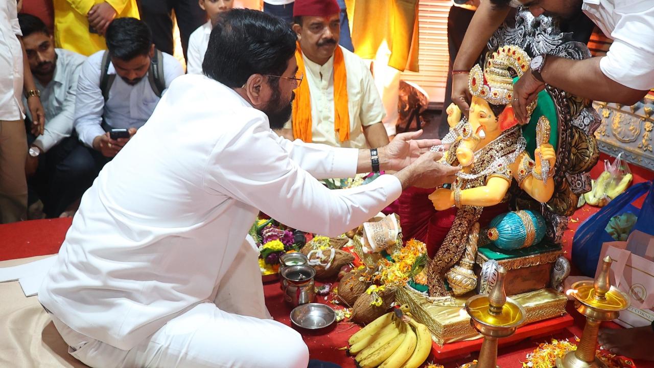 Deputy CM Shinde extended his wishes to the people of Maharashtra and urged everyone to celebrate the festival with devotion, unity, and respect for tradition